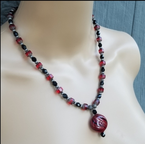 VINTAGE BLOWN & FACETED ART GLASS BEAD NECKLACE - Picture 4 of 4